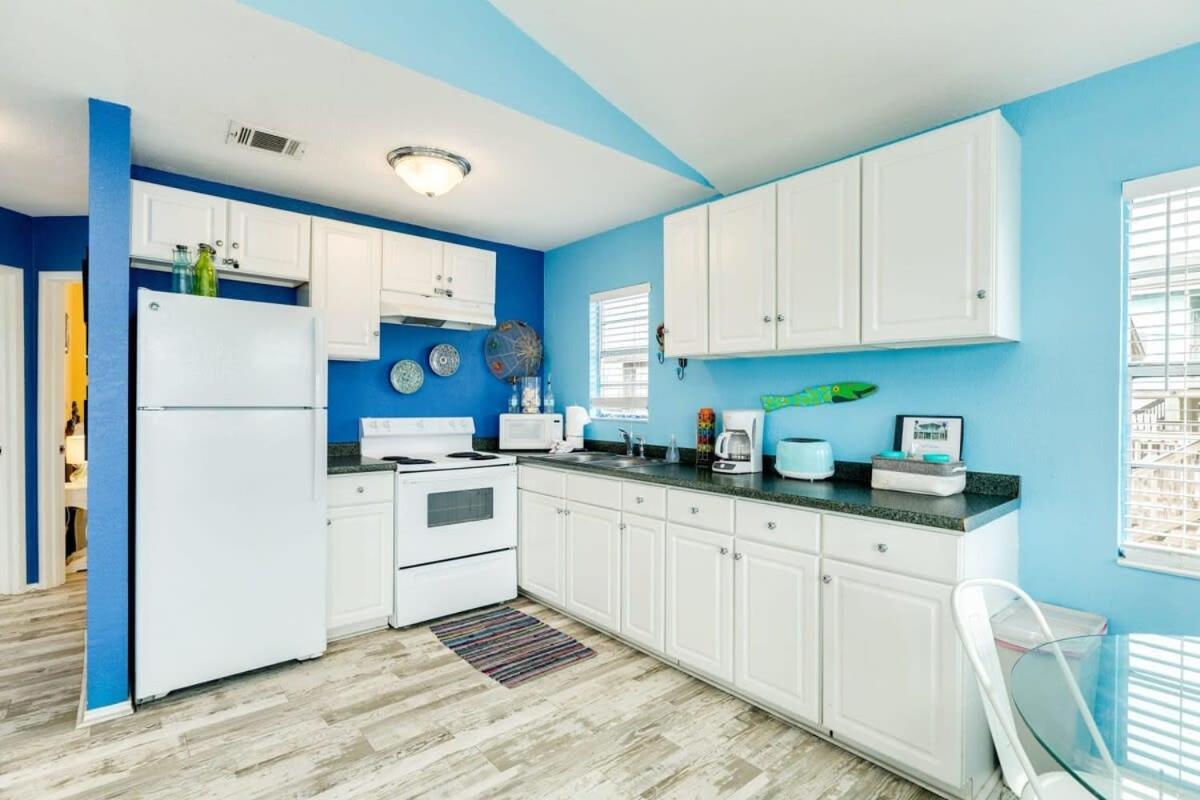 Fun In The Sun! Cozy Beach Pad, Gulf Views And Easy Access To The Sand! Surfside Beach Exterior foto